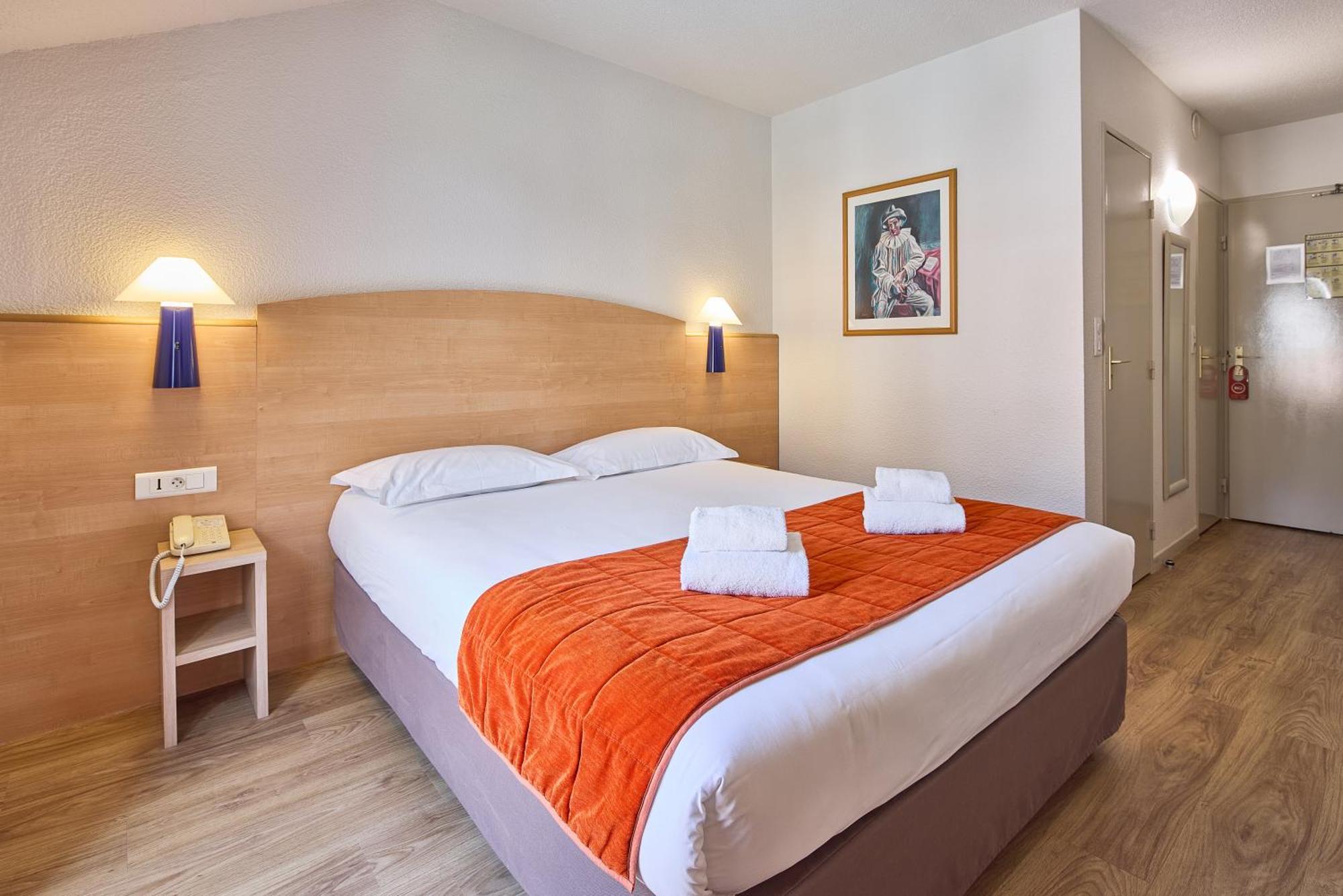Hotel Saint Laurent Nogent-sur-Seine Exterior photo