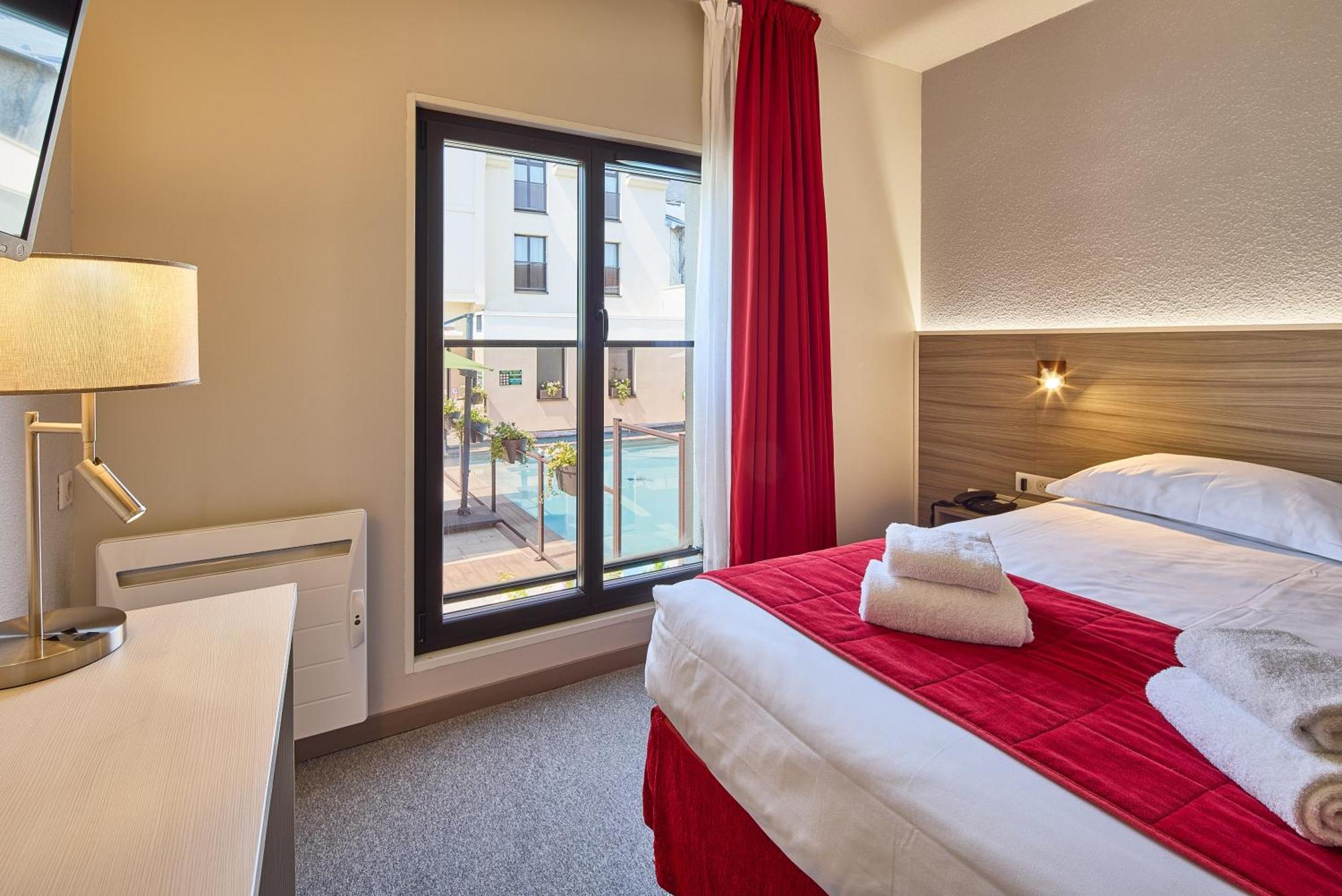 Hotel Saint Laurent Nogent-sur-Seine Exterior photo