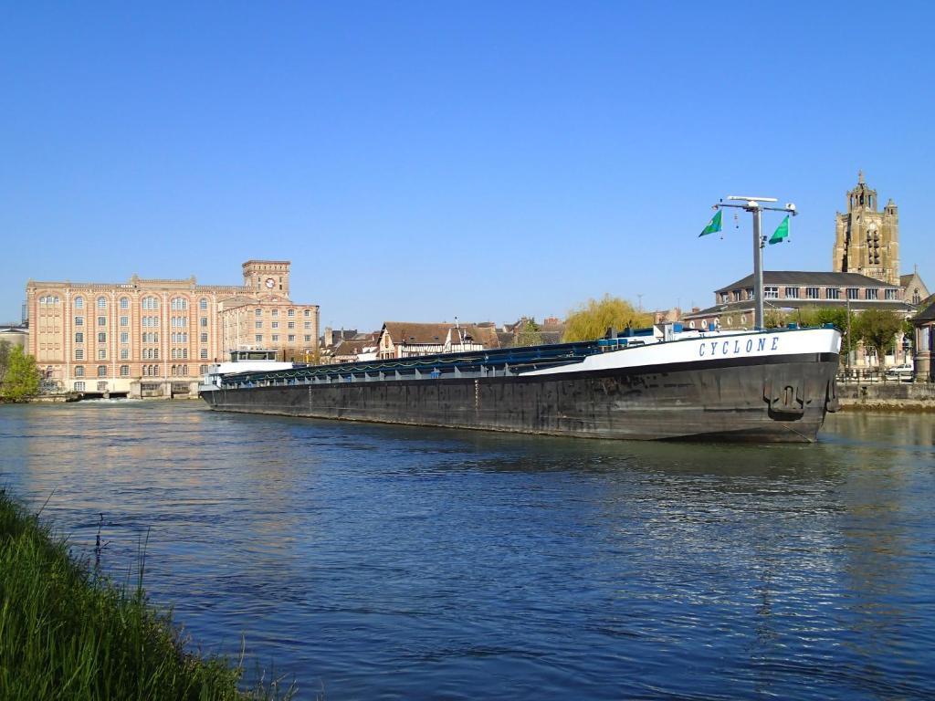 Hotel Saint Laurent Nogent-sur-Seine Exterior photo